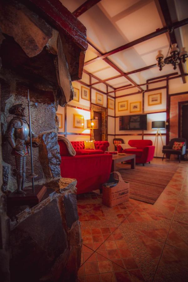 Hunter Vip Villa Reghin Bagian luar foto